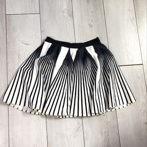 Black white vertical stripe pleated mini skirt sz small